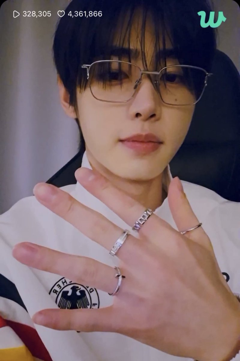 ffang0103's tweet photo. น้องฮุนอ่านคอมเมนต์ของช้านน รักตายเลย 💞💞 https://t.co/4m1ec6quGq