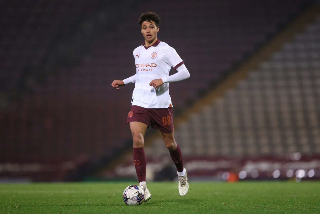 👤Max Alleyne🏴󠁧󠁢󠁥󠁮󠁧󠁿(1.85,CB,05')
Team: Manchester City
Foot: R
💪Strengths
-Pace &amp; Athleticism
-Strength
-Technical Ability(First touch)
-Leadership
-W.Foot operation
-Aerial Duels
-Receive as high as possible
-Penalty box defending
-Step into available space
-Defend space in behind