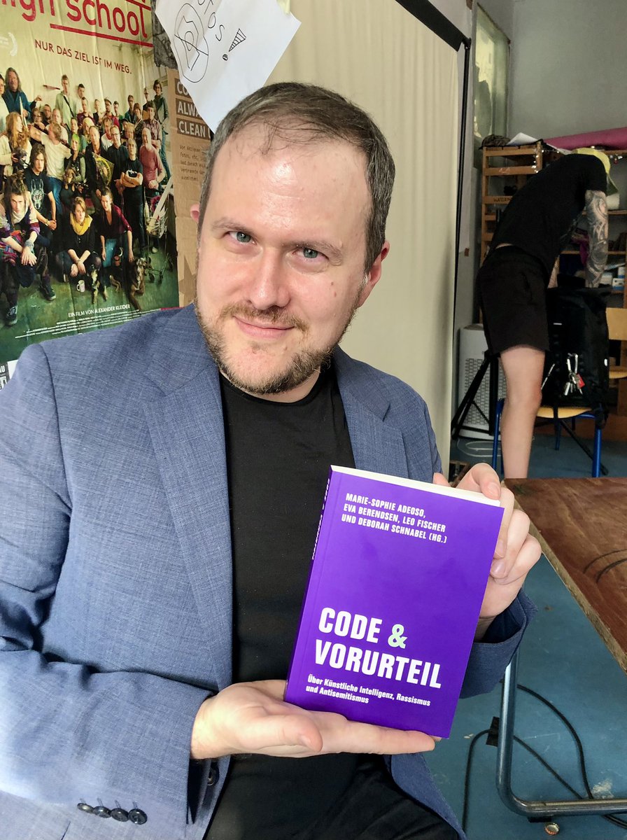 verbrecherei's tweet photo. So schön waren die Linke Buchtage Berlin im Mehringhof mit unseren Autoren Johann Braun („Stadt von Rechts“) und Leo Fischer („Code &amp; Vorurteil“) und einer  Diskussion zu linker Ökologie mit u.a. Nataša Kramberger.
Wir freuen uns aufs nächste Jahr!
#verbrecherei #linkebuchtage https://t.co/1kFrpWhB2Z