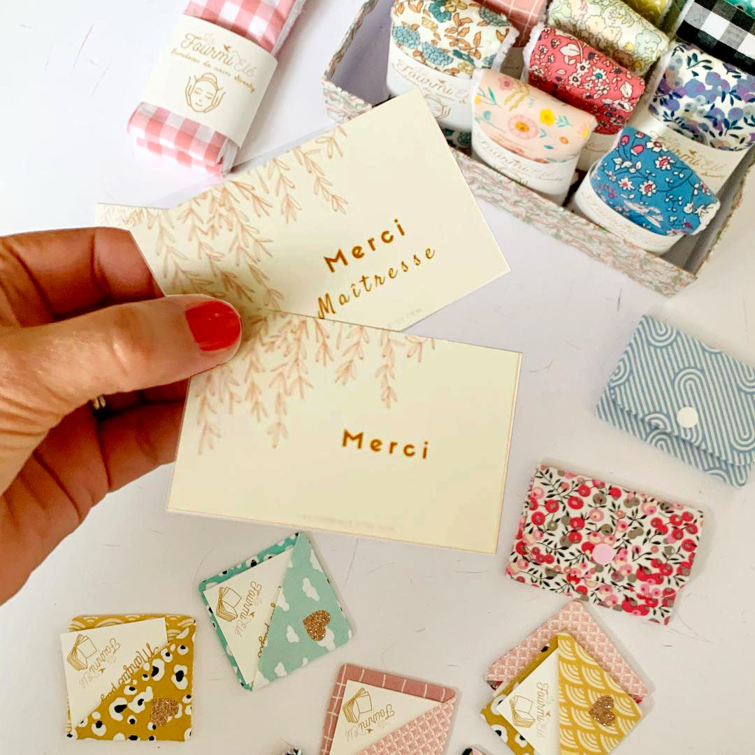 lafourmiele's tweet photo. des petites cartes pour dire merci à toutes celles et ceux qui le valent bien ! ça se passe sur etsy et c'est gratuit! il suffit juste de le mentionner dans "personnalisation" en passant votre commande de cadeaux #madeinfrance
> https://t.co/vC3EqNkaUZ 
#merci #mercimaîtresse https://t.co/EA6ZnzcKno