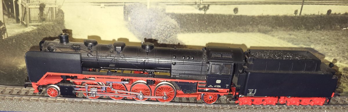 modellbahn's tweet photo. Eine 41er darf auf keinem Märklin-Layout fehlen - Dampflok für Güter- und Personenzüge, hier zum Schnäppchenpreis https://t.co/H6OmHanYbF https://t.co/DTQqDhxKJ2