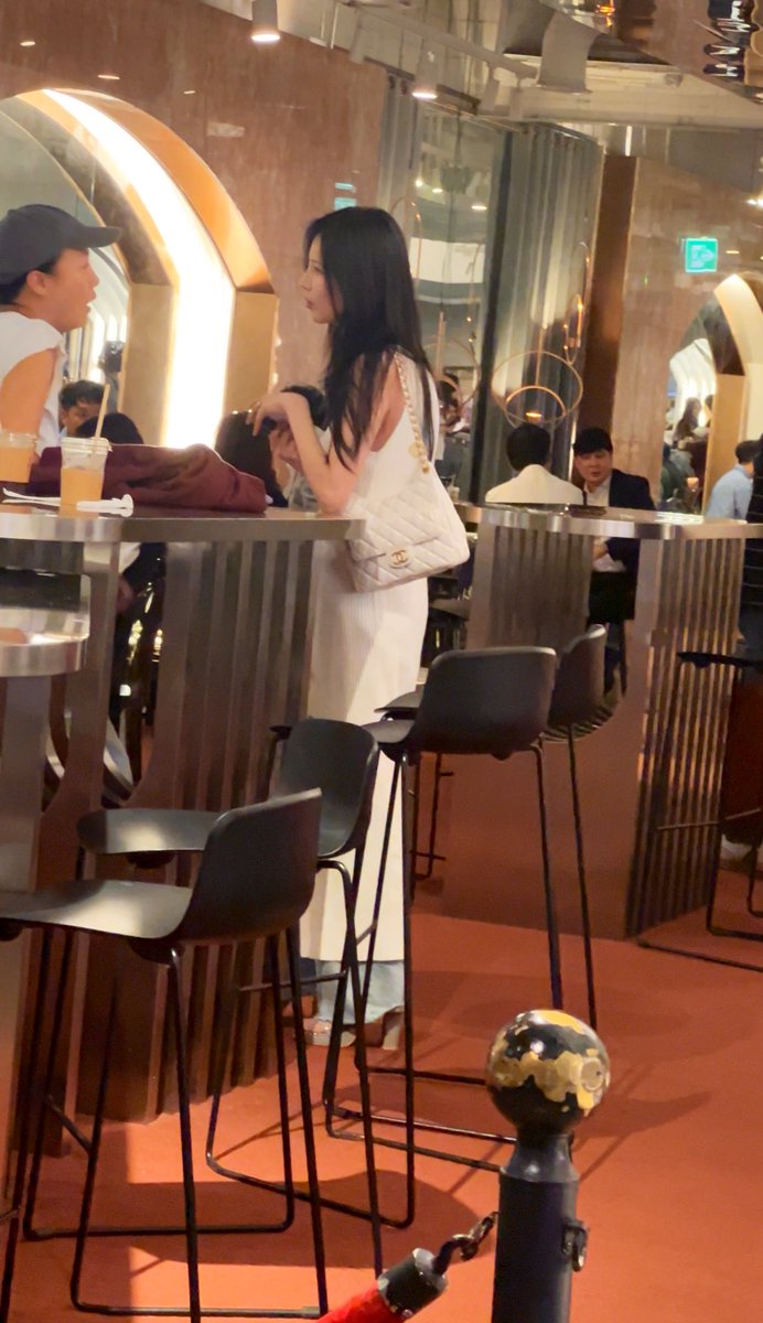 240617 탈주 VIP 시사회
서현이 왔다