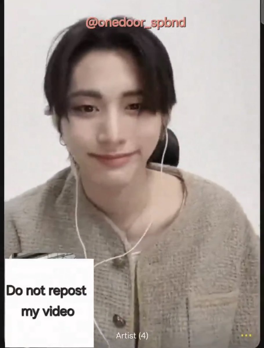 taesanbsd's tweet image. our polite cat