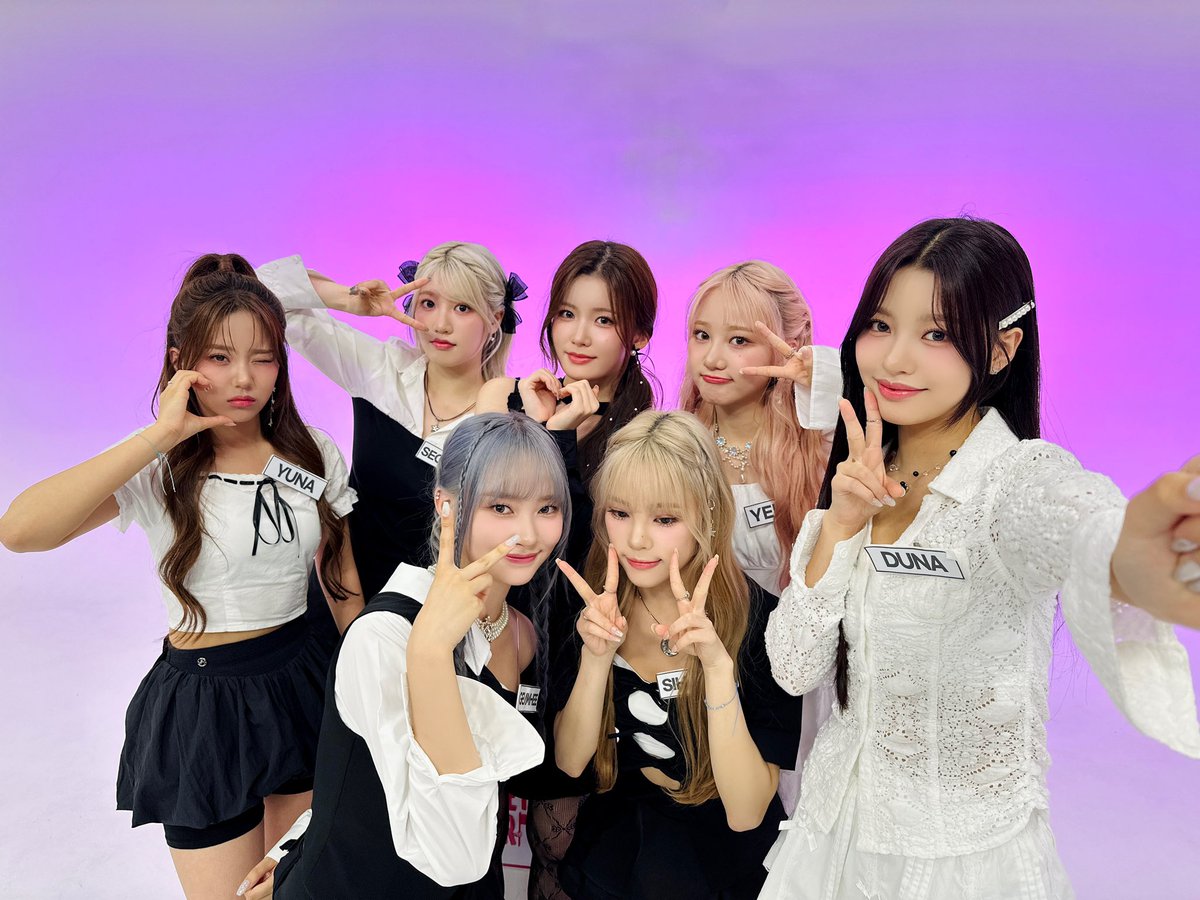 [📸]
240617 | #아리랑tv #Simply_Kpop

어제도 오늘도 많이 더운데 우리 보러 와줘서 마음이들 너무 고마워요!💕 마음이들 매일 봐서 매일 행복해요🤭 
이번 주도 같이 파이팅✨

#CSR #첫사랑 #Lheure_Bleue_Prologue #Pretty_mob