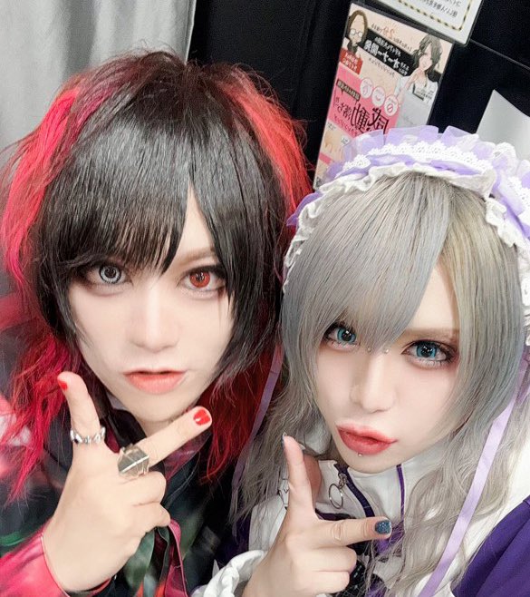 misaki_14dr's tweet photo. 6月17日 渋谷REX GREN

今日は仲良しさんが楽屋に多くてずーーっと楽しかった！(*´ω｀)✨
対バンっていいよなぁほんまに一生喋ってた(*´｀)
どこも素敵なバンドさんなので、要チェックやで！😏

今日もライブすごい楽しくて見てくれたみんなに大感謝🥺🥺🥺

そして！やっぱ！
みちゃき＝赤髪だよね！😏 https://t.co/tkaec20vFS