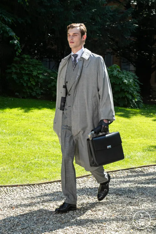 thinksoffashion's tweet photo. Dunhill SS25 Menswear
They are so cool, less is more. I love men wearing uniforms or classic looks. https://t.co/X45aK5tjKy