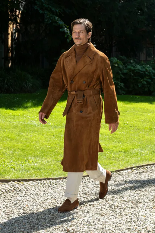 thinksoffashion's tweet photo. Dunhill SS25 Menswear
They are so cool, less is more. I love men wearing uniforms or classic looks. https://t.co/X45aK5tjKy
