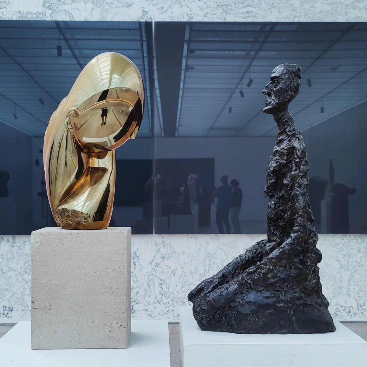 ArtNomads's tweet photo. 💕 the innovative #curation: #sculpture pairings, from the #fondationbeyeler #artcollection. #picasso #giacometti #ernst #lipchitz and more

These curators are taking chances inside the #whitecube!

#arttravel #artbasel #artcollection 
#ArtAdventureTravel #ArtNomads #MuseumMonday https://t.co/FuQHHB15G3