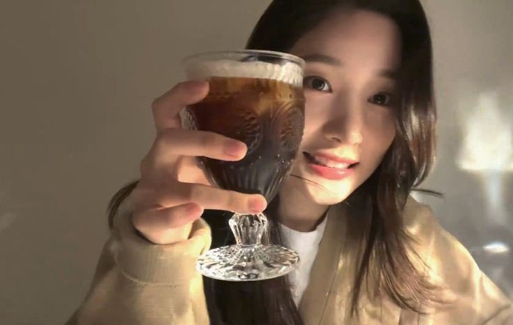 leustrois's tweet photo. Americano cocktail, made at home! Following the recipes from the internetㅡafter successed to make a cocktail days ago and I found a new refreshment this evening to accompany my night. Is there anyone who wants to taste this? https://t.co/HtkKtFK0UO