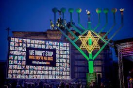 🇩🇪 Allemagne « Pour obtenir la nationalité allemande, il faut reconnaître inconditionnellement le droit à l’existence d’Israël et la condamnation de toute action contre l'État israélien » Cette décision, entrée en vigueur fin novembre, est une réponse directe à la montée de