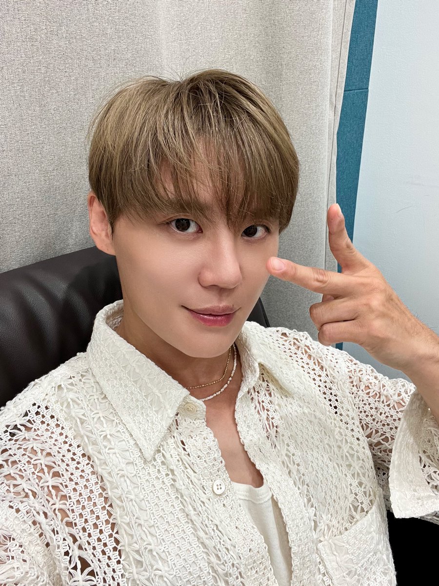 잠시 후 9시, 아이돌 라디오4 #ep34_XIA 라이브 스트리밍 방송이 시작됩니다 (스페셜DJ. 크래비티 정모&amp;원진)

📲 MBC RADIO 공식 Youtube 채널에서 라이브 스트리밍
youtube.com/watch?v=8cFYKD…

<a href="/radiombc/">아이돌 라디오 유니버스</a> <a href="/CRAVITYstarship/">CRAVITY OFFICIAL</a> <a href="/CRAVITY_twt/">CRAVITY</a> <a href="/Junsu_PALMTREE/">김준수 KIMJUNSU</a>