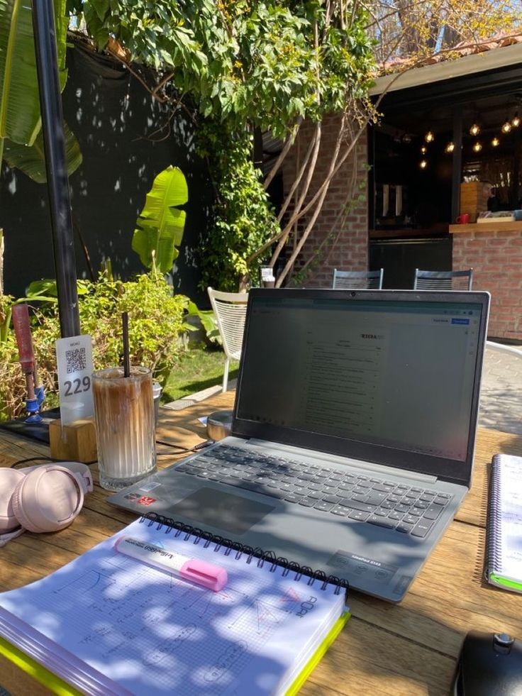 juliasroutine's tweet image. ⤷ Como manter a constância nos estudos durante as férias?

#enem2024 #enem #studytwt #vestibular #sisu