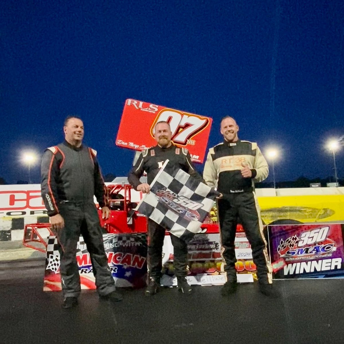 Podium finishers from $10,000 to Win Mayhem at the Motorplex! 🏁

🥇 First Place - 07NH George Helliwell 💰💰💰 ($10,000 Winner!)
🥈 Second Place - 40 Dave Helliwell 
🥉 Third Place - 20 Scott Watts