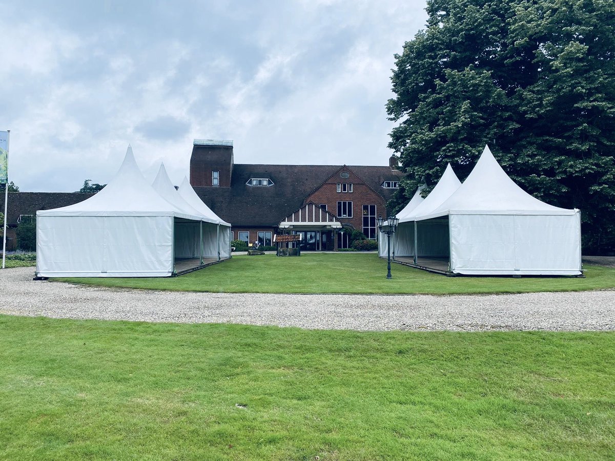 De Wilmersberg is volop in voorbereiding voor de Twentse Haring Primeur 2024 die morgenmiddag plaatsvindt. Hopelijk zijn de weergoden met ons! Tip voor de dames; houd rekening met jullie schoeisel. 

#zilverenharing #twente #twentseharingprimeur