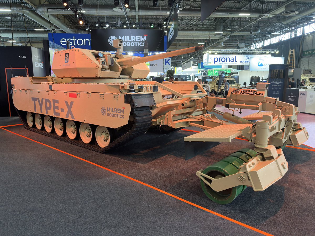 savunmaplus's tweet photo. Estonyalı #Milrem tarafından geliştirilen TYPE-X ve #Otokar tarafından geliştirilen ALPAR İnsansız Kara Araçları, #Eurosatory2024’te sergileniyor. https://t.co/4Of4HLMtmG