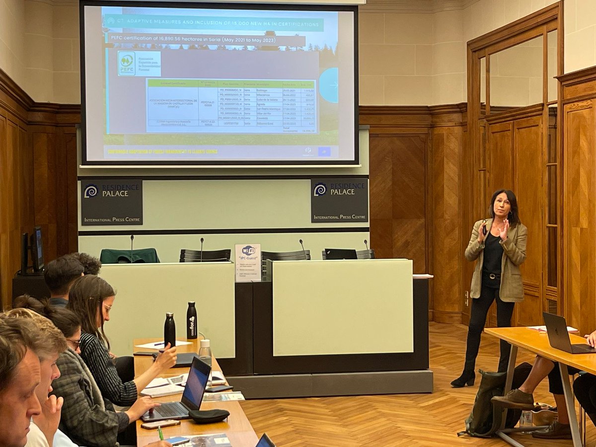 PEFCSpain's tweet photo. . @AnaBNoriega participa en la sesión del Life Soria #ForestAdapt hablando de la "Ampliación de la metodología mediante la #certificaciónforestal". Actualmente, en #Soria (área de acción), hay ➕150k ha #certificadasPEFC de las que obtener un valor adicional verificada de la #GFS https://t.co/039uOEk0Ae