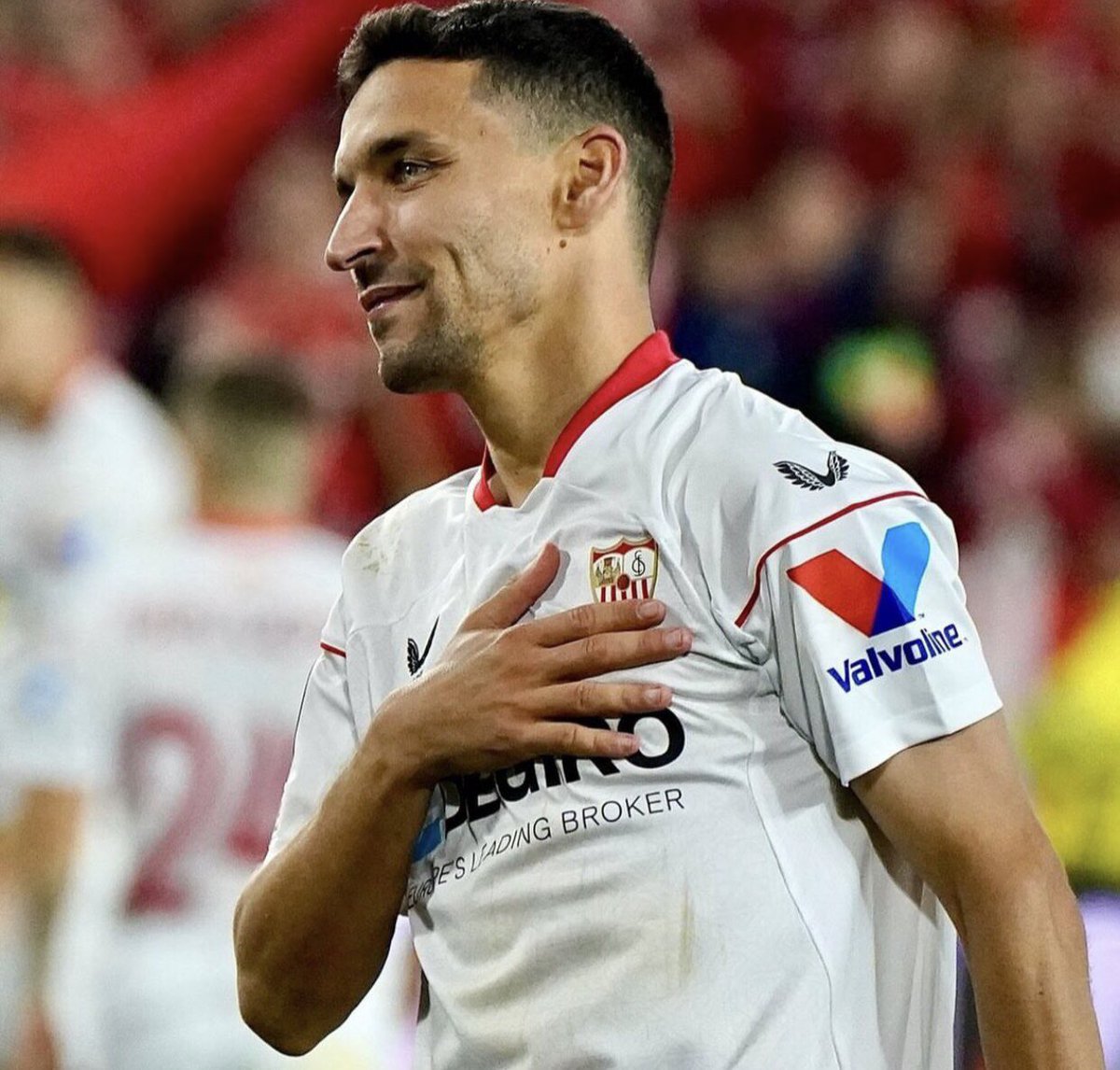 El único al que le duele el escudo de verdad y no va a abandonar el barco, el de siempre.