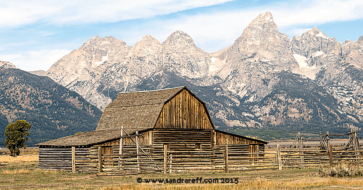 ReffSandra's tweet photo. "Moulton Barn" #barns #grandtetonnationalpark #utah #photo #landscapephotography #mountains https://t.co/7vjoJZXRLW