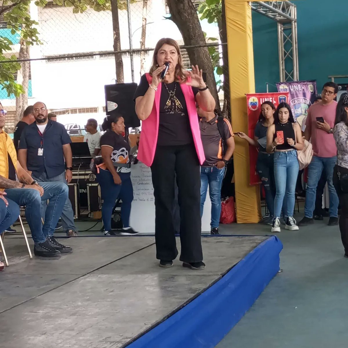 CDCE Barinas (@cdcebarinas) on Twitter photo #Barinas | Gracias a las Políticas Educativas del presidente <a href="/NicolasMaduro/">Nicolás Maduro</a> se realizo la Expoferia "Oportunidades de Estudio 2024" con la presencia de 1.850 estudiantes, quienes recibieron a la ministra <a href="/_LaAvanzadora/">Yelitze Santaella</a>
@MPPEDUCACION
<a href="/JacquelinePSUV/">Jacqueline Faria</a> #Barinas | Gracias a las Políticas Educativas del presidente <a href="/NicolasMaduro/">Nicolás Maduro</a> se realizo la Expoferia "Oportunidades de Estudio 2024" con la presencia de 1.850 estudiantes, quienes recibieron a la ministra <a href="/_LaAvanzadora/">Yelitze Santaella</a>
@MPPEDUCACION
<a href="/JacquelinePSUV/">Jacqueline Faria</a>