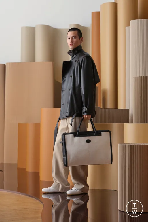 thinksoffashion's tweet photo. Tod's SS25 Menswear
Like the Fendi color palette everything in this collection is to me, these are my favorite looks from the collection but there are too many options. https://t.co/xTUhlrBH0K