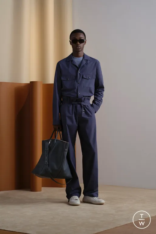 thinksoffashion's tweet photo. Tod's SS25 Menswear
Like the Fendi color palette everything in this collection is to me, these are my favorite looks from the collection but there are too many options. https://t.co/xTUhlrBH0K