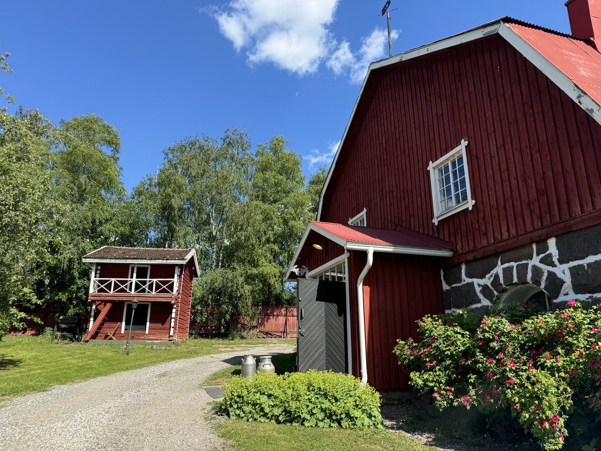 smnyla's tweet image. Four years ago at the @LUTsoftware strategy day, we decided to grow in number and quality, and to become the happiest software engineering department in Finland. Now, we are big, happy (🩷), doing well in publications - and enjoyed an awesome department summer day in Hollola (: