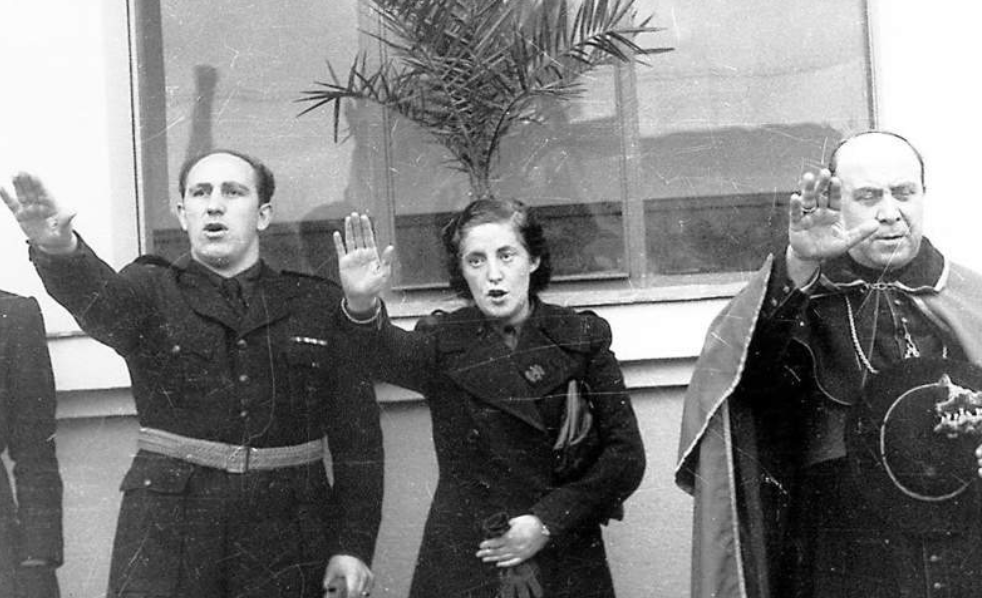 Se intercambiaban criadas menores de edad.

«(…) Apaga la grabadora. Lo que voy a contar me hace daño, prefiero que lo escribas, porque solo saber que mi voz se va a quedar ahí atrapada cuando muera ya el cuerpo se me descompone.

Don Teodoro Inglott abusaba de algunas de las