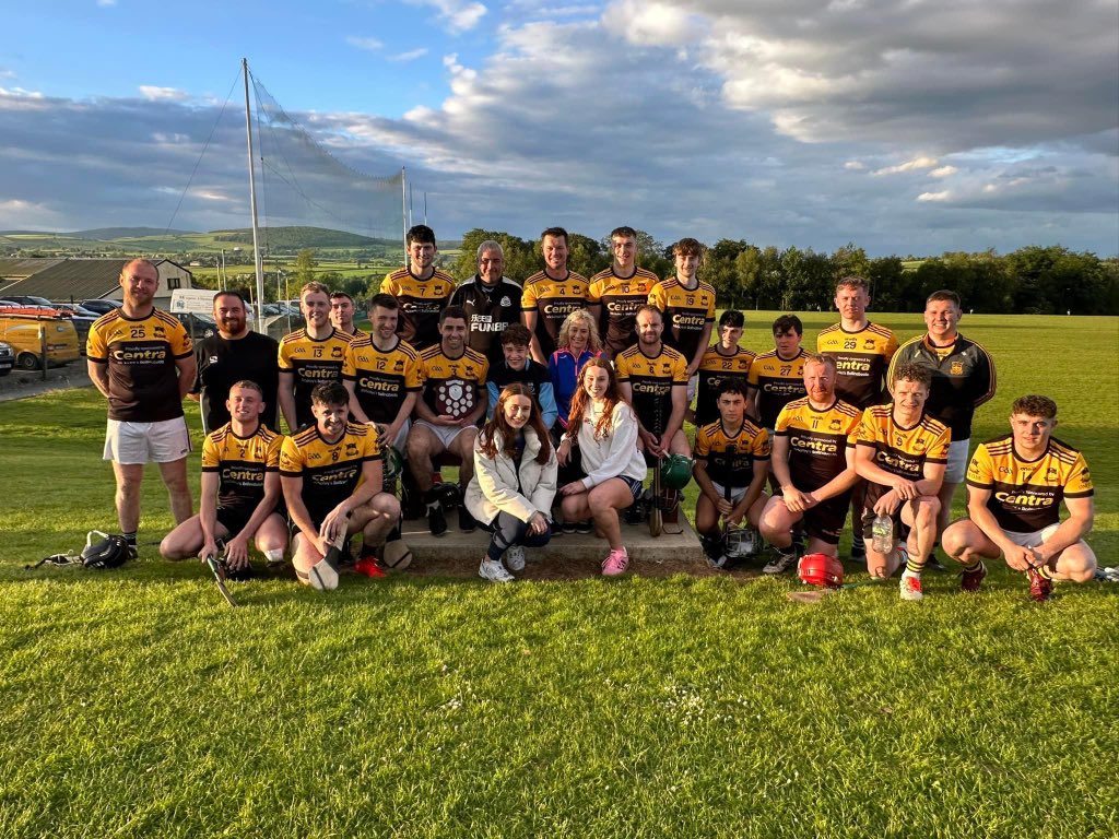 FrORegansCford's tweet photo. Last night after a great evening of hurling for a greater man we had two winners.
Ourselves winning the cup and @AdamstownGAA winning the shield.
Both runners up @FernsGAA and @StMarysRosslare
Thank you to everyone who made it a great evening.
#ForFog https://t.co/6ZMtmj0tV5