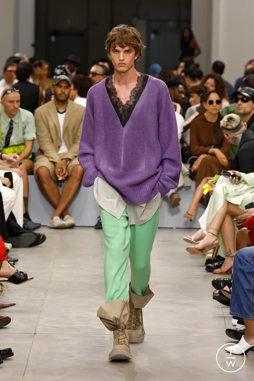 thinksoffashion's tweet photo. Comfy-looking cardigans and sweater dresses become wearable houses complete with windows and a front door. His SS25 collection with a fitting Guinness collaboration featuring co-branded knitwear with smiling pint illustrations. https://t.co/UzCSyyxHEt