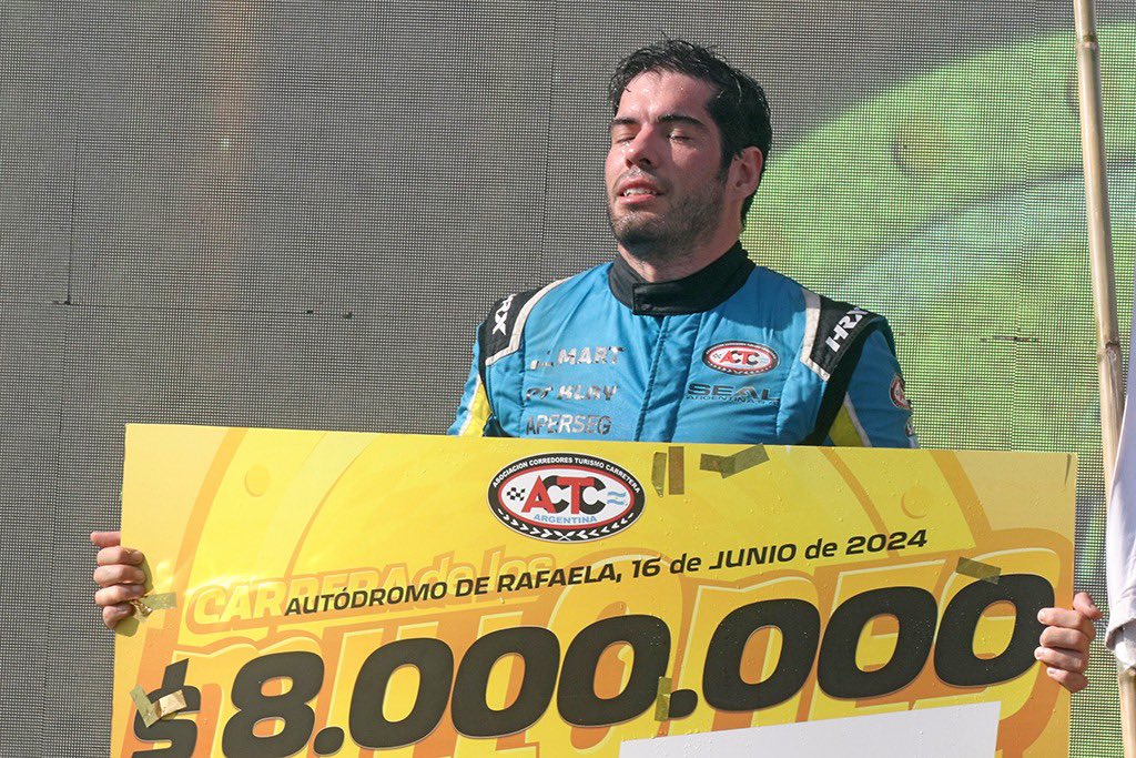 Carburando (@carburandotv) on Twitter photo Hermosa mañana, ¿verdad, <a href="/estebangini/">Esteban Gini</a>? 🤩
🏆💲 El piloto del <a href="/MaquinParts/">Maquin Parts Racing</a> cantó victoria, por primera vez, en el #TurismoCarretera y ademas, se llevó el premio de los 8 millones de pesos que otorgaba dicha carrera en el trazado rafaelino.
#TCenRafaela #Gini
📸 <a href="/BernaBosco/">Berna Bosco</a> Hermosa mañana, ¿verdad, <a href="/estebangini/">Esteban Gini</a>? 🤩
🏆💲 El piloto del <a href="/MaquinParts/">Maquin Parts Racing</a> cantó victoria, por primera vez, en el #TurismoCarretera y ademas, se llevó el premio de los 8 millones de pesos que otorgaba dicha carrera en el trazado rafaelino.
#TCenRafaela #Gini
📸 <a href="/BernaBosco/">Berna Bosco</a>