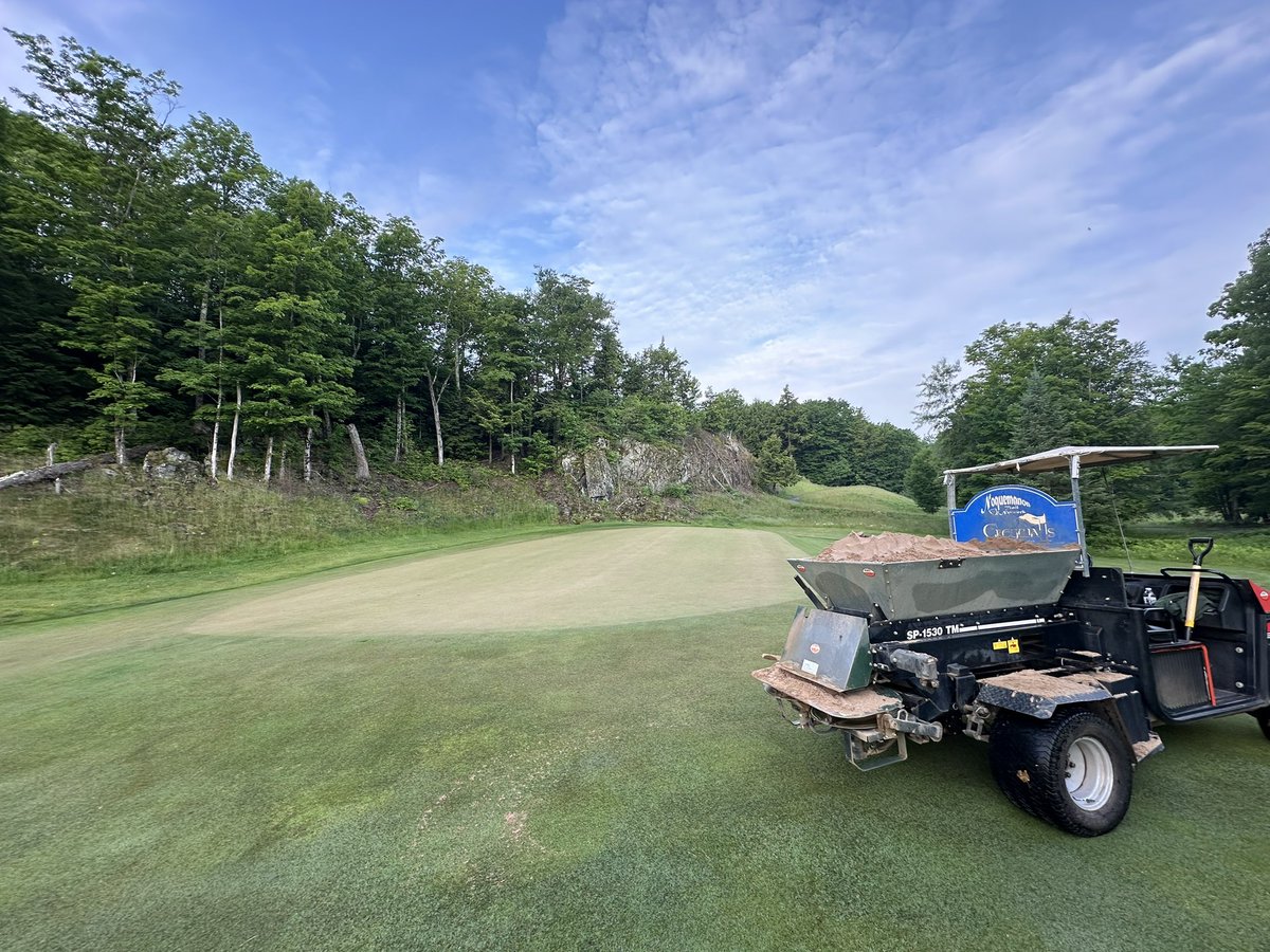 MarquetteGolf's tweet photo. Keeping the #Greywalls putting surfaces firm, true and smooth this morning.
#SandTopdressing https://t.co/AFzKvMvVNB