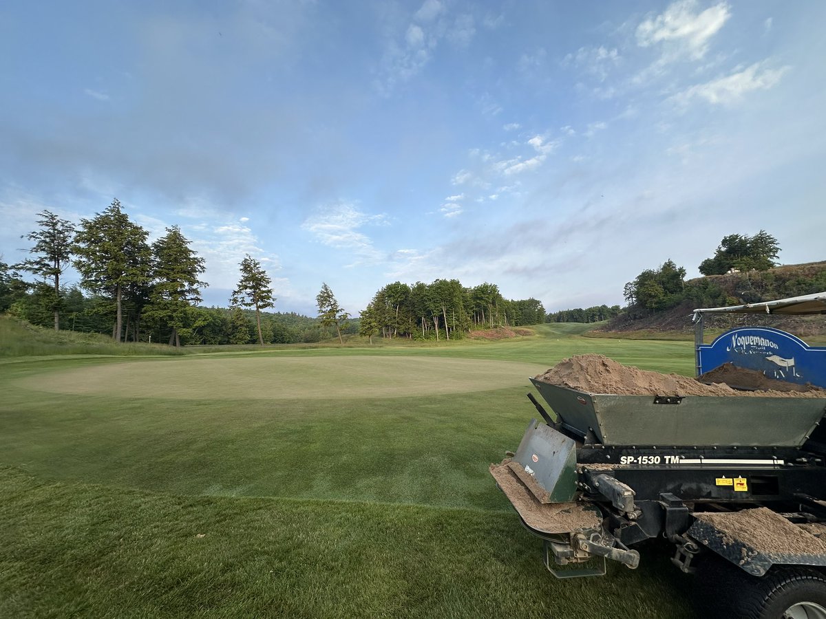 MarquetteGolf's tweet photo. Keeping the #Greywalls putting surfaces firm, true and smooth this morning.
#SandTopdressing https://t.co/AFzKvMvVNB
