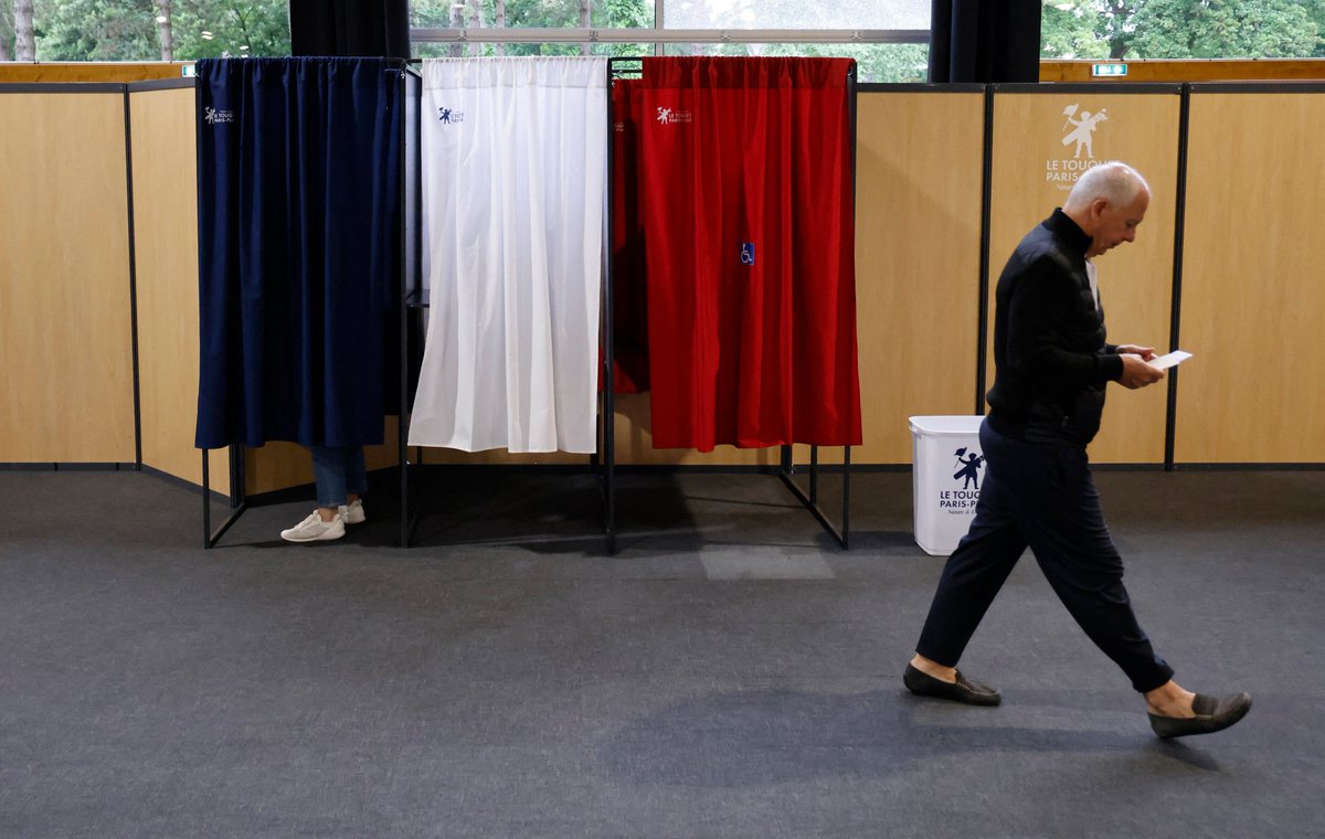 Questionsdusoir's tweet photo. (RÉ)ÉCOUTE📻
Quels sont les déterminants du vote ?
Retrouvez notre émission @franceculture avec Stéphanie Abrial politiste, ingénieure de recherche
@CNRS, @VTiberj sociologue, chercheur au @CEDurkheim et Anne-France Taiclet maîtresse de conf. en science politique @SorbonneParis1 https://t.co/dKxnEyxT8Z