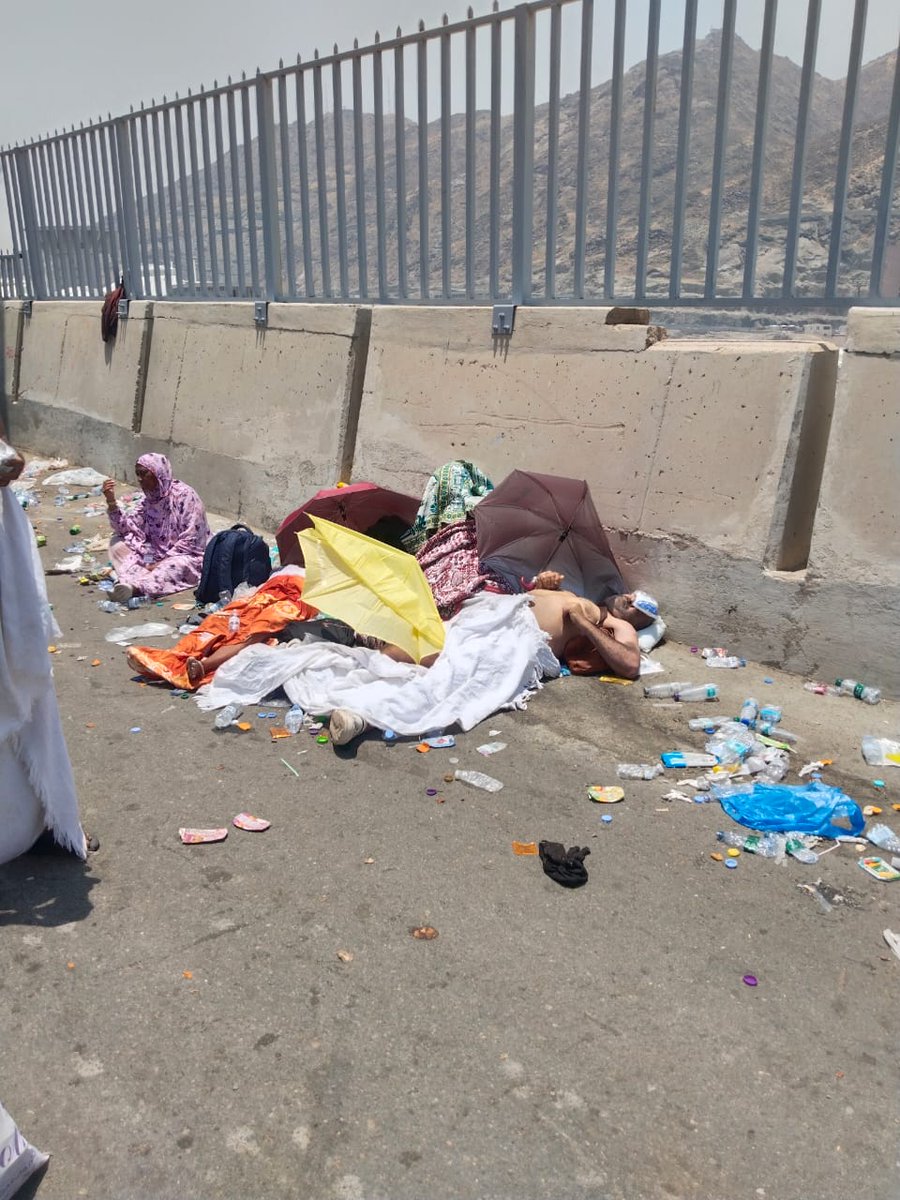Shahfaisal24600's tweet photo. Historical very bad and wrost service providing by during this  hajj2024 Season.Dead bodies of many pilgrims were lying on the road for a long time @MoHU_En Taxi drivers and Qurbani operators have looted legitimate money @KSAmofaEN
@MoHU_En
Please action @HajjMedia https://t.co/bgYqFFWjeI