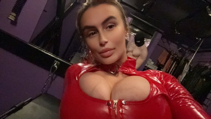 🤌🏼🤤 &hellip;who&rsquo;s next #domination #footworship https://t.co/zO0SYvLRgq<a href="/tag/domination"class="tags">#domination</a><a href="/tag/footworship"class="tags">#footworship</a>