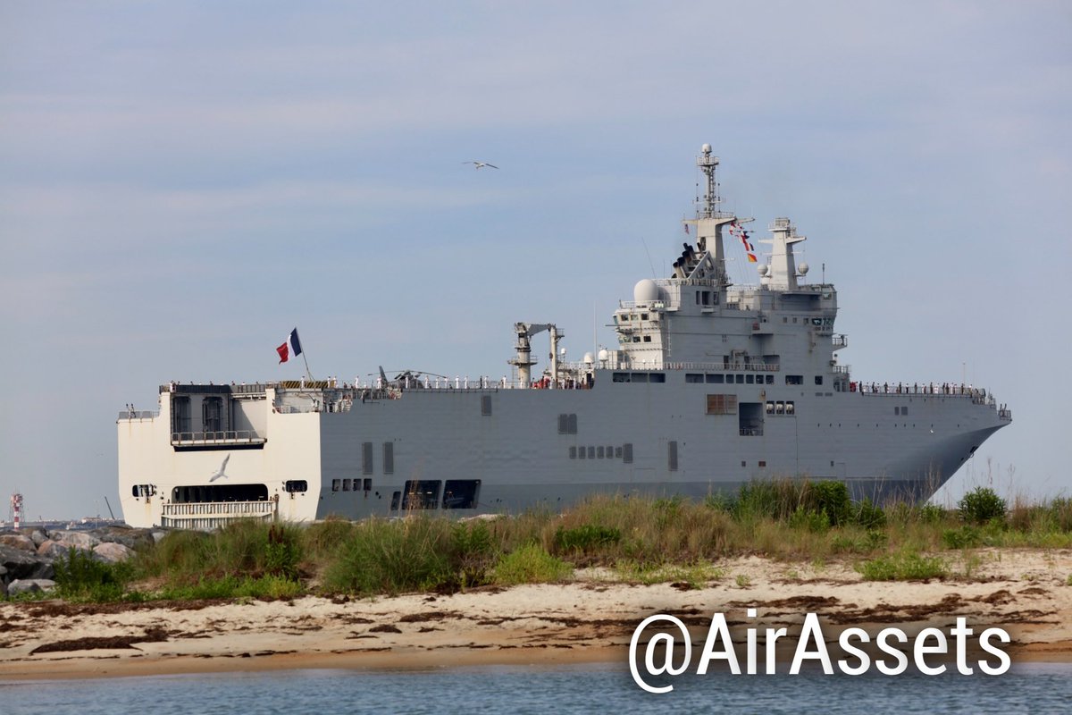 AirAssets's tweet photo. 08:00 hrs Eastern 17 2024 inbound to Nacala Station Norfolk is the French Navy Mistral-class amphibious assault ship FS Tonnerre (L9014) and La Fayette-class frigate FS Guepratte (F714)
#l9014 #fstonnerre #fsguepratte #f714 https://t.co/4AIdkwwQyy