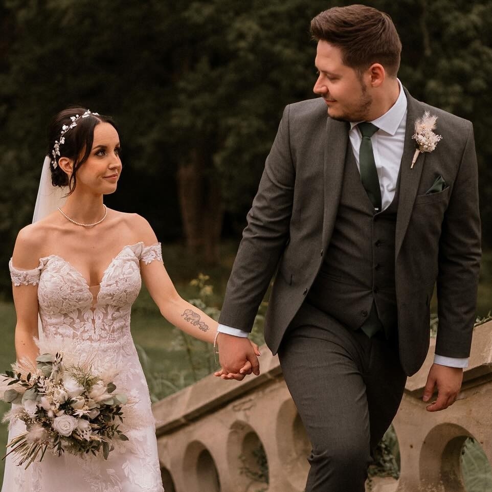 RushpoolHall's tweet image. ❣️ The Hendersons ❣️

@raysawyerphoto
@courtneylhendersonx 

To book a tour of Rushpool Hall wedding venue in North Yorkshire pop us a message or email us at weddings@rushpool.co.uk We would love to hear from you and start your wedding planning