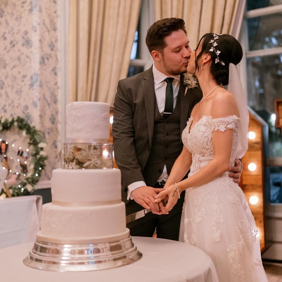 RushpoolHall's tweet image. ❣️ The Hendersons ❣️

@raysawyerphoto
@courtneylhendersonx 

To book a tour of Rushpool Hall wedding venue in North Yorkshire pop us a message or email us at weddings@rushpool.co.uk We would love to hear from you and start your wedding planning