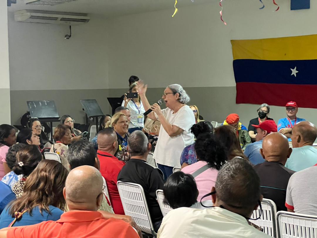 GobiernoAragua_'s tweet photo. #EnFotos | En los espacios de la Escuela Técnica de Música “Federico Villena” ubicada en el municipio Girardot, se llevó a cabo una Jornada 5 generaciones de la revolución Bolivariana en apoyo al presidente Nicolás Maduro.

@NicolasMaduro
@Soykarinacarpio https://t.co/rcfayKM5mv