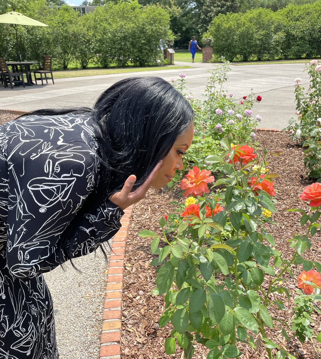 No matter how busy life gets always take the time to stop and smell the roses. #pause
#prescribinginspiration #nature #naturelover

prescribinginspiration.com