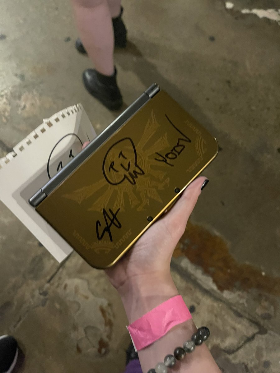 indridthespooky's tweet image. Incredible night. Holy shit. 

This is the craziest thing I now own. 
@LivingTombstone @QbombBand