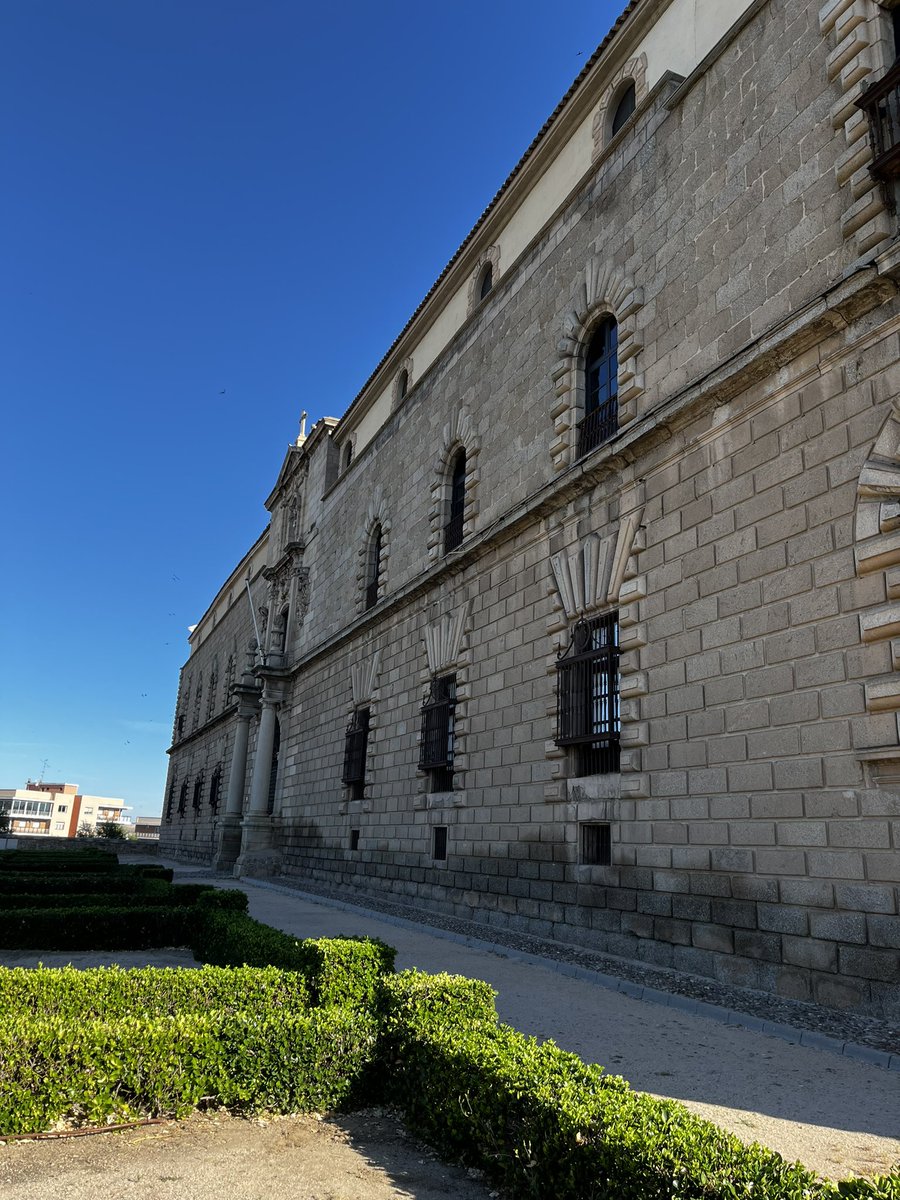 Pasando el rato con mis amigos: los materiales de un archivo histórico 😂☺️ descubrimientos de la historia familiar de líneas aristocráticas hispanas #RenTwitter #emdiplomacy #phdlife