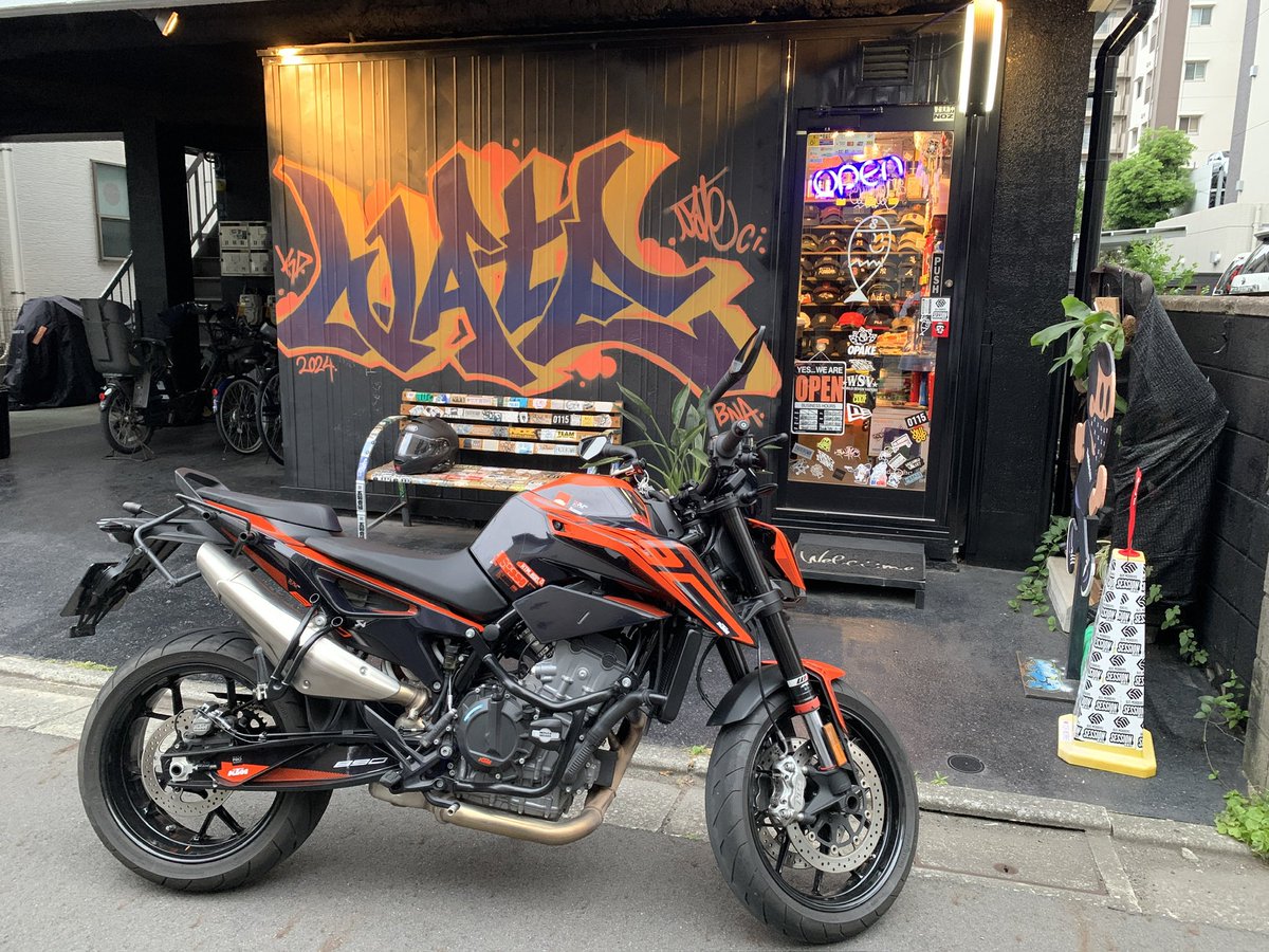 session_eastyo's tweet image. この前は@motohiko_kim さんがニューバイクでご来店頂きました♪いつもご来店ありがとうございます！

#WSV #木村洋傘店
#session #セッション　
#新小岩　#しんこいわ　#葛飾区
#US雑貨　#ストリートファッション