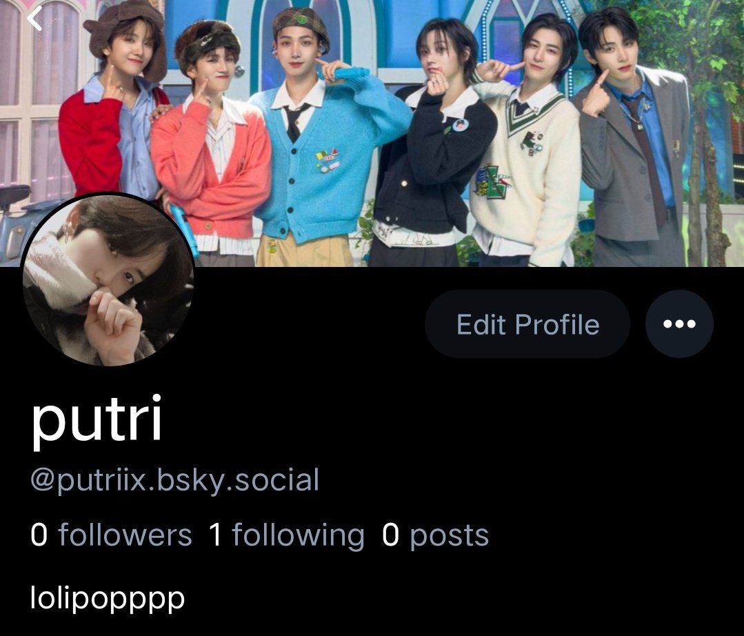 aku tau ini telatt, tp adakah yg mau mutualann😍