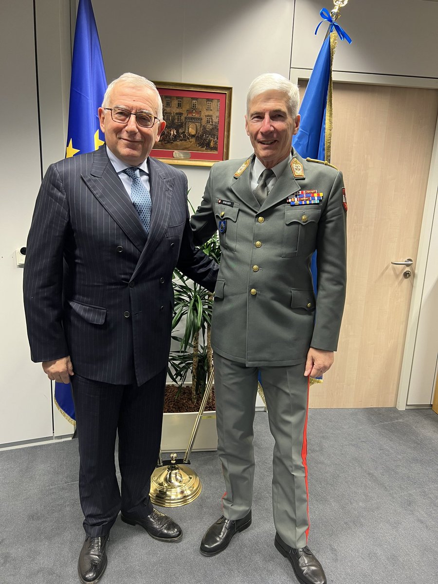 It is with great sadness to share the news of General Claudio Graziano's passing away. As my predecessor as CEUMC, his leadership and dedication were truly inspiring. My deepest condolences go out to his loved ones during this difficult time 🕊️ 💐