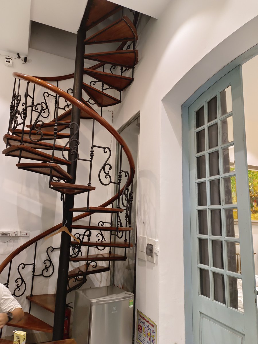 teucerbestie's tweet photo. my airbnb in hanoi :3 ((tp udah berantakan)) https://t.co/066IKEyF7p