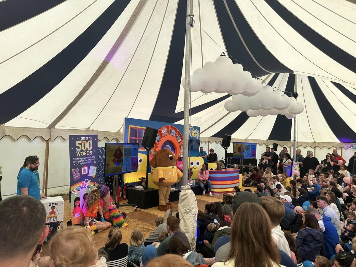 @weinventedtheweekend festival was an absolute delight getting to perform alongside my buddy <a href="/heyduggee/">HEY DUGGEE</a> again, even though the weather was completely unhinged the festival was fantastic!
Until next time, stick stick sticky sticky stick! 🐶✨
.
<a href="/cbeebieshq/">CBeebies</a> <a href="/mediacityuk/">MediaCityUK</a> #presenter