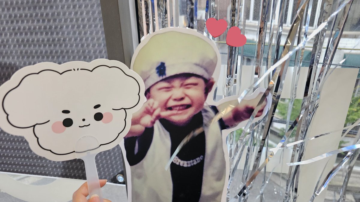 sollll_Y's tweet photo. 🐶카페 스튜디오앱트

부채가 넘 귀여워서 탐났는데 아가예차니랑 같이있으니까 613배로 귀여운거있죠..😭😭 버스킹하는 예차니를 만날수있어서 마음이 좋았던..ㅜㅜ 예차니로 가득한 공간이라 넘 즐겁게구경했어요!!
#예찬으로_기억될_여름
#OU6_MEMOR13S https://t.co/vorfAC1RLy
