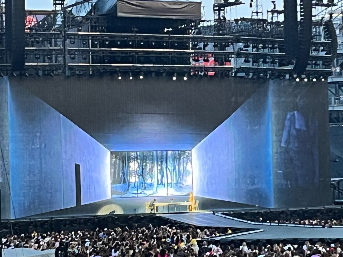 AnotherLikeC's tweet photo. I SAW TAYLOR A WHOLE FUCKING YEAR AGO??? WHAT. #TSPittsburghTheErasTour brb balling my eyes out https://t.co/7O9oztPviS