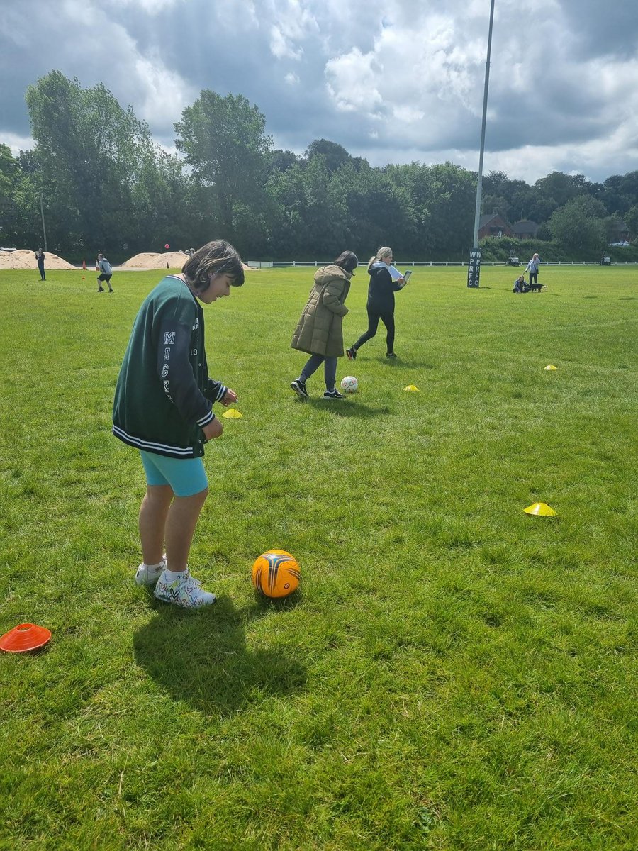 Petty Pool College tweet media